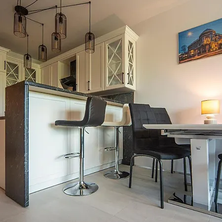 Lodz4rent - Premium Apartments 9,7 - MANUFAKTURA D77 Parking - Wakacje 2025 Łódź