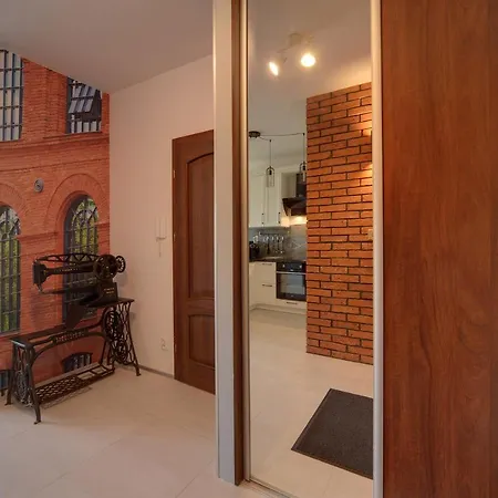 Lodz4rent - Premium Apartments 9,7 - MANUFAKTURA D77 Parking - Wakacje 2025
