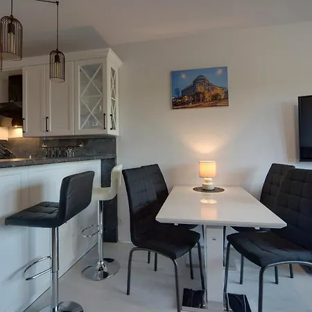 Lodz4rent - Premium Apartments 9,7 - MANUFAKTURA D77 Parking - Wakacje 2025 Łódź
